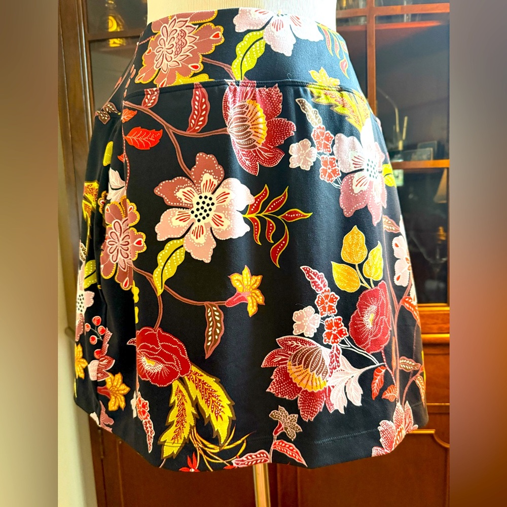 Title Nine Floral Black Skort